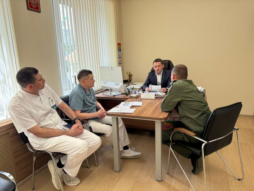 На личный прием граждан к главному врачу обратился военнослужащий с вопросом о зубопротезировании